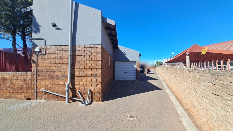 4 Bedroom Property for Sale in Langenhovenpark Free State